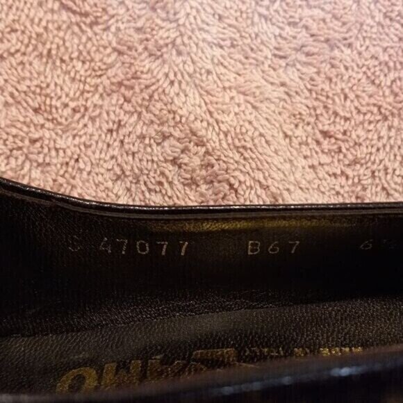 Salvatore Ferragamo 6.5 B Brown Velvet Heels Made Italy Elegant Classic Vintage - Picture 11 of 12